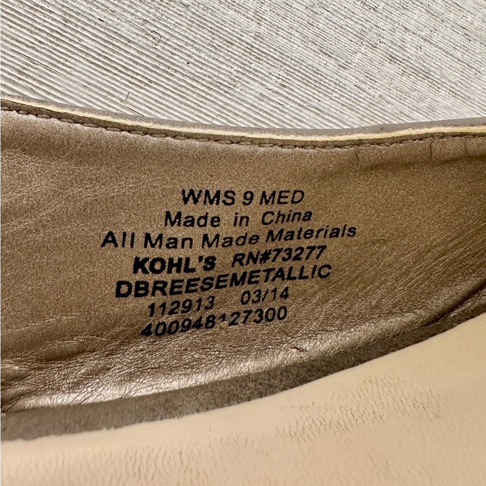 DANA BUCHMAN, WEDGE SANDALS. SILVER METALLIC, SLINGBACK WITH CUTOUT WEDGE.SIZE9M - Picture 9 of 9